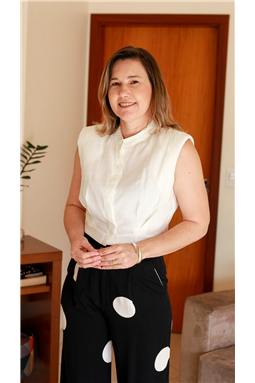 blusa Joana off white; blusa com gola padre; blusa com pregas na frente; blusa Lile; Madame Charlotte; blusa Madame Charlotte