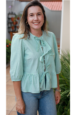 blusa lao na frente; blusa peplum listrado de verde; blusa listrado de verde Madame Charlotte; blusa Luzia Fazzolli; blusa peplum listrado de verde Luzia Fazzolli com laos; Madame Charlotte