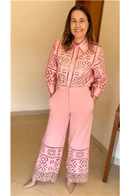 cala pantalona com barra bordada; cala pantalona; cala rosa bordada; cala pantalona rosa; cala rosa; cala bordada