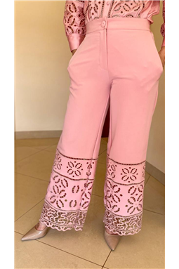 cala pantalona com barra bordada; cala pantalona; cala rosa bordada; cala pantalona rosa; cala rosa; cala bordada