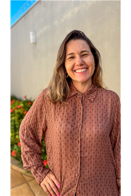 camisa gola com detalhes em picueta; camisa com detalhes em picueta; camisa estampada; camisa de manga longa; Madame Charlotte; Luzia Fazzolli.