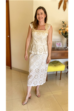 conjunto em laise bordado; conjunto em laise bordado composto por saia e blusa; saia e blusa em laise; saia laise; blusa laise; conjunto laise; MADAME CHARLOTTE