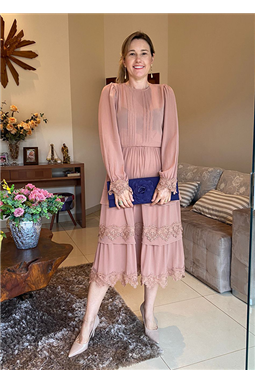 vestido chiffon midi com entremeio bege; vestido chiffon midi Karina Bacchi; vestido chiffon bege Luzia Fazzolli; vestido Karina Bacchi; Luzia Fazzolli; Madame Charlotte