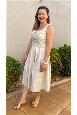 vestido bege claro; vestido bege; vestido; bege; vestido Luzia Fazzolli; vestido