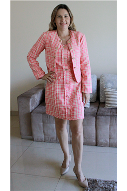 vestido rosa curto em tweed; vestido rosa curto em tweed Luzia Fazzolli; vestido curto Luzia Fazzolli; vestido Luzia Fazzolli; vestido rosa curto; Madame Charlotte
